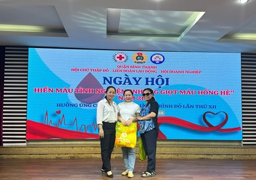 Tham gia hiến máu tình nguyện  Những Giọt máu Hồng hè  năm 2024